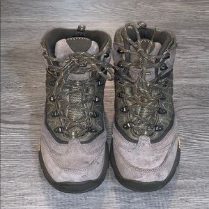 Gray short hi-tec waterproof boots